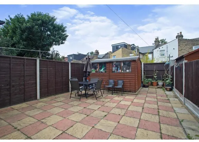 The Leyton Oasis