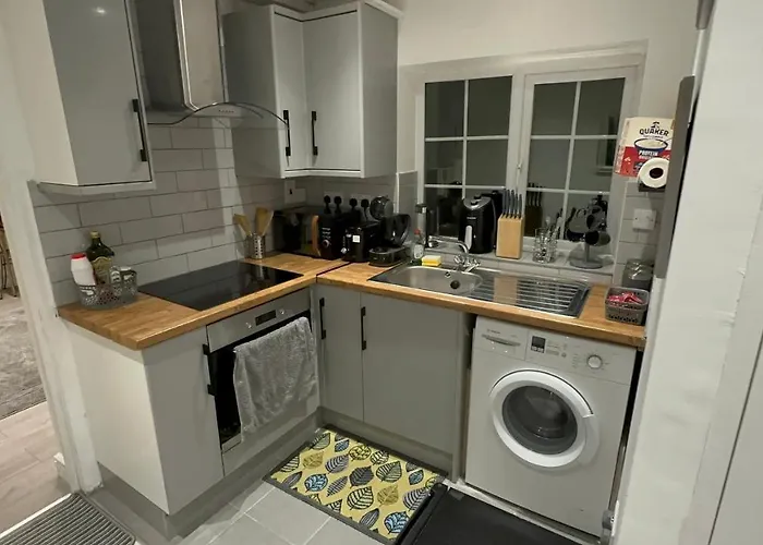 Entire One Double Bedroom Apartment