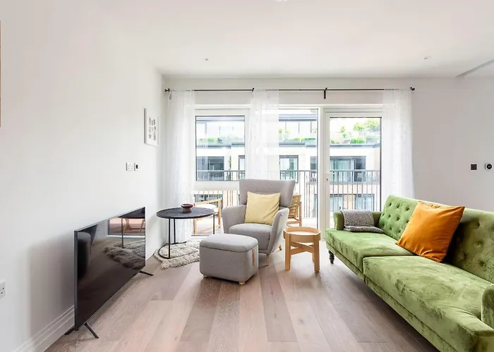 Modern Chelsea Apartment