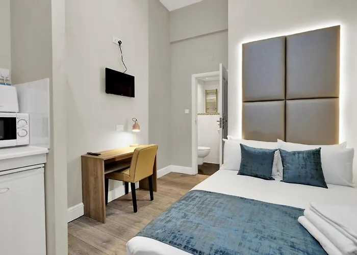Chic Stay In London