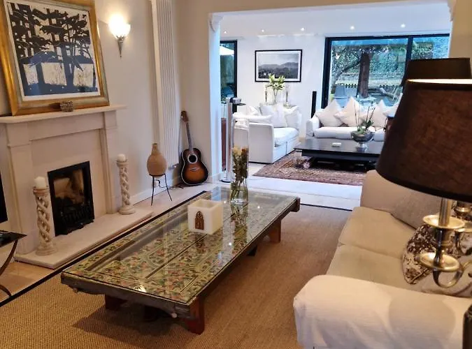 Stunning 5 Bedroom Putney House