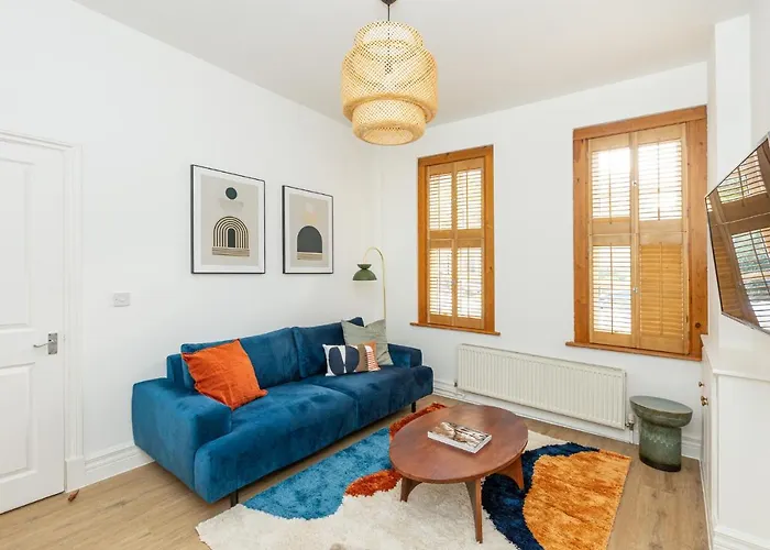 Spacious 4Br 3-Storey Townhouse In Lively Deptford