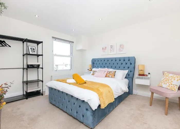 Stunning S/Wimbledon Flat W/Parking In London, Uk