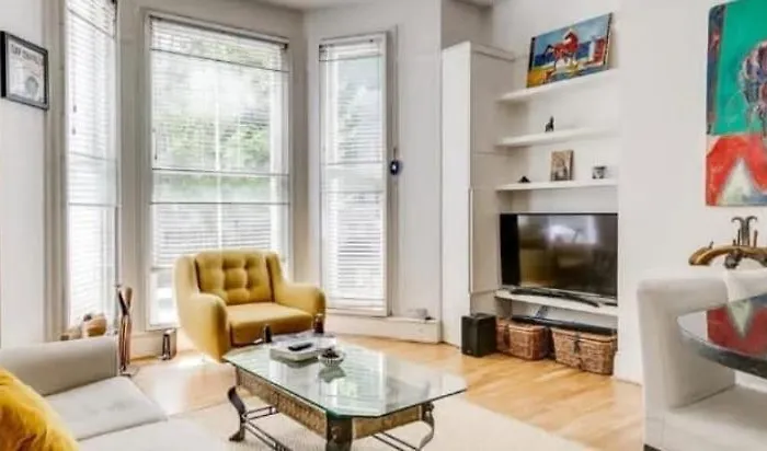 Beautiful Two Bedroom Flat In Kensington