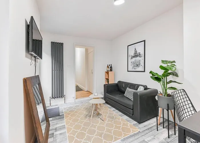 Stylish 2 Bed Garden Flat In Zone 1 Central London