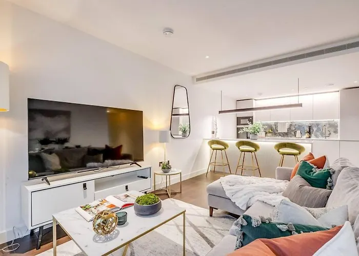 Sleek 2Br London Hideaway Balcony Near Westfield