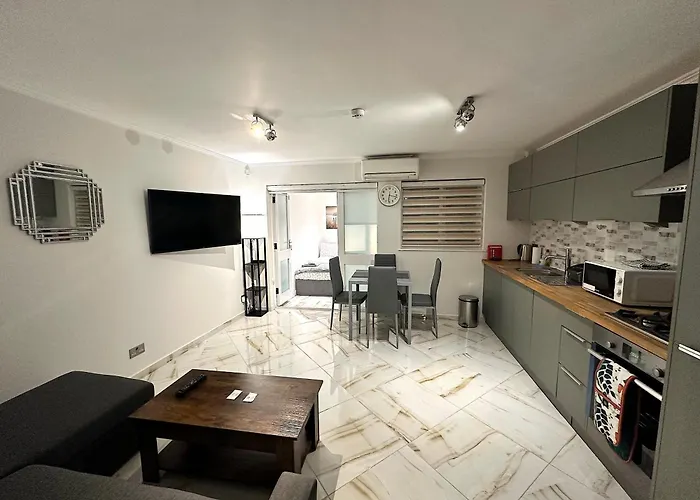Central London Zone 1 Apartment