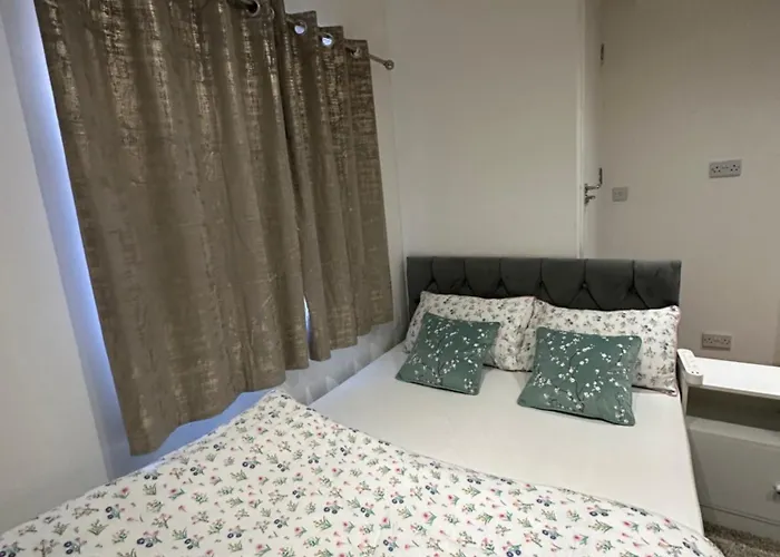 Smart Cosy/Small Double Room In Oakridge Road Bromley