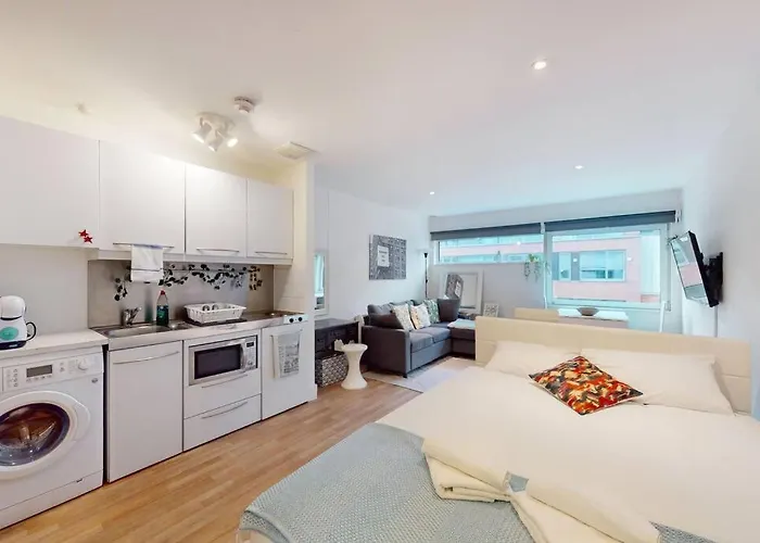Stunning Studio Apt- 5 Min Walk To Borough Station