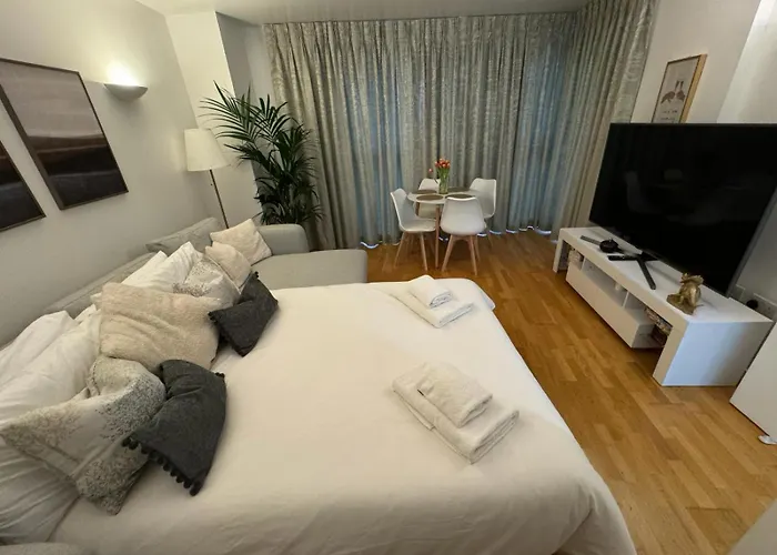 Luxury Apartment In Canary Wharf