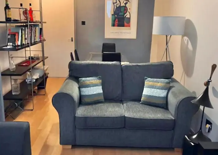 Entire 2 Bedroom House In Hackney