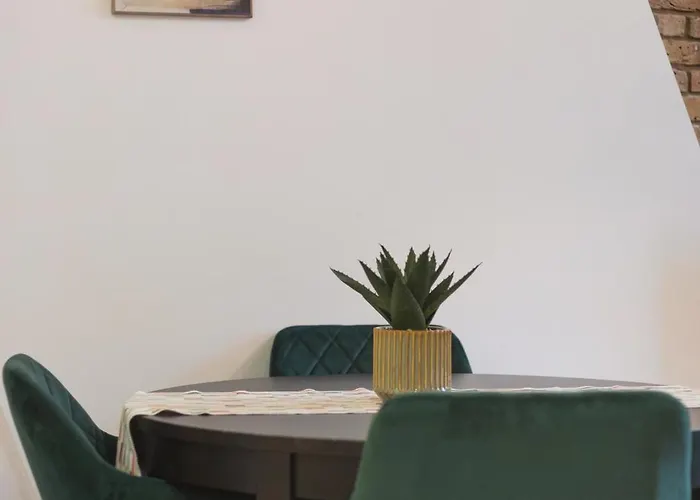 Cozy Retreat Near Downtown With Parking