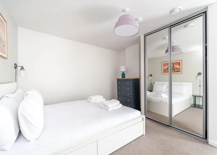 Cosy East London Retreat
