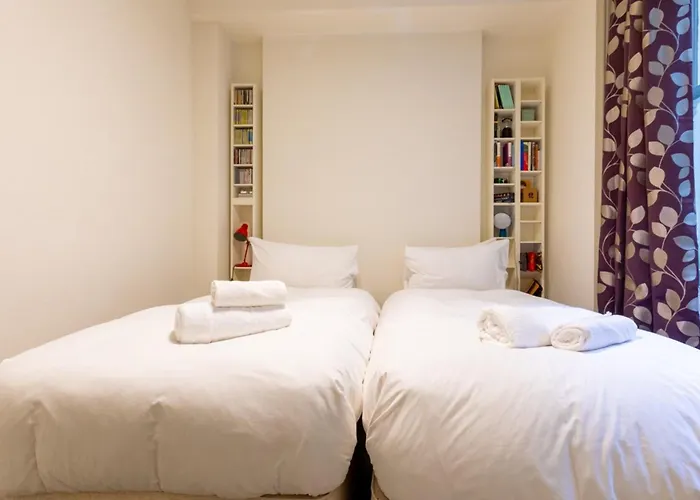 Elegant 2Bd Flat 5 Mins To Kensington Gardens!