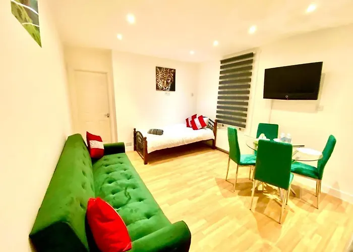 One Bedroom Apartment Queen\'S Park In Central London