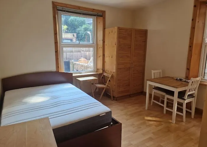 Bright Studio Apartment Highgate