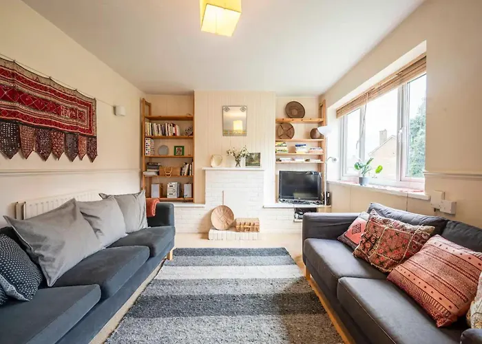 Pass The Keys Spacious 2Bed Flat Camberwell London