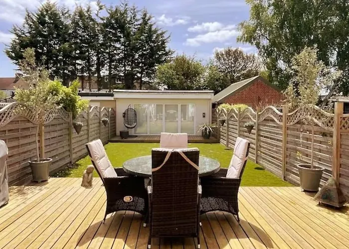 Luxury 4 Bed 2 Bath House With Garden Near Wimbledon