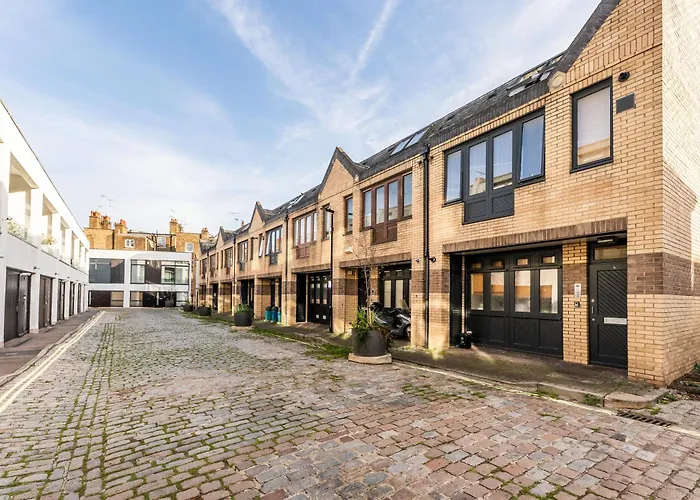 Elegant Mews Apartment