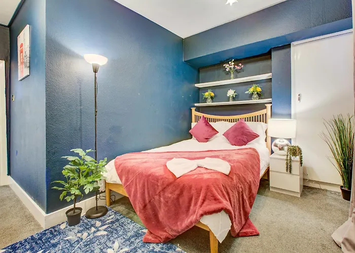 2 Bedroom And Living Room Apartment In Central London