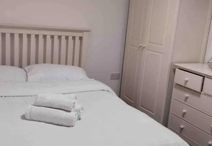 Flat 2, 419 Fulham