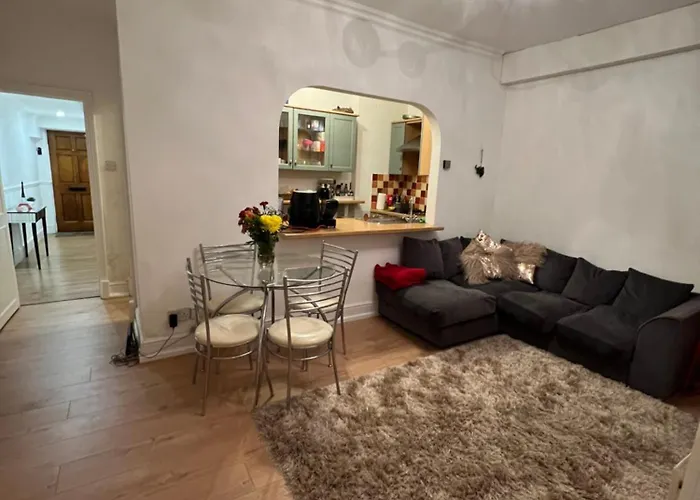 Double Bedroom In Chelsea