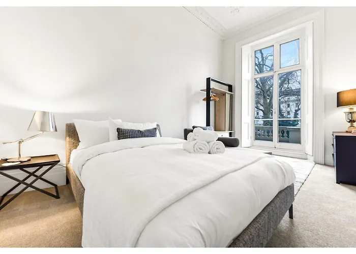 Upscale Urban Haven: Luxury Flat
