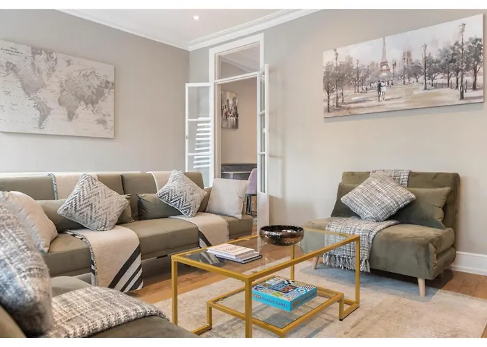 Chic & Radiant Retreat In Harringay Ladder