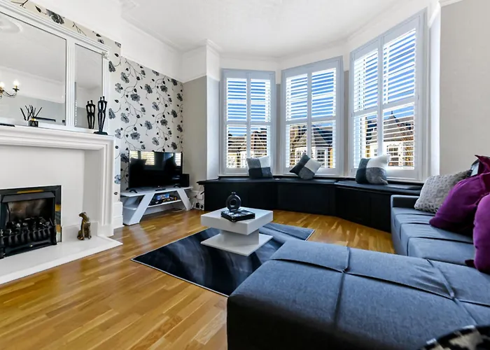 Peaceful And Radiant 3Br Flat