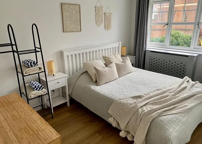 3 Bedroom House 2 Stops From London Bridge
