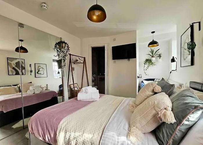 Stylish Putney Village Flat