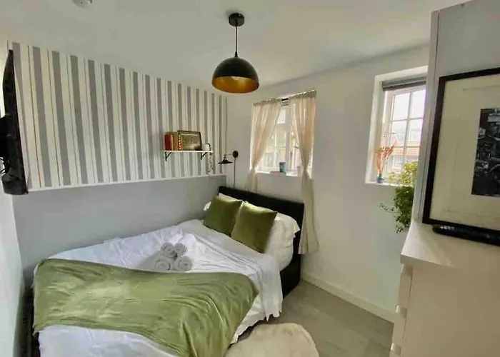 One Bedroom Putney Village Flat