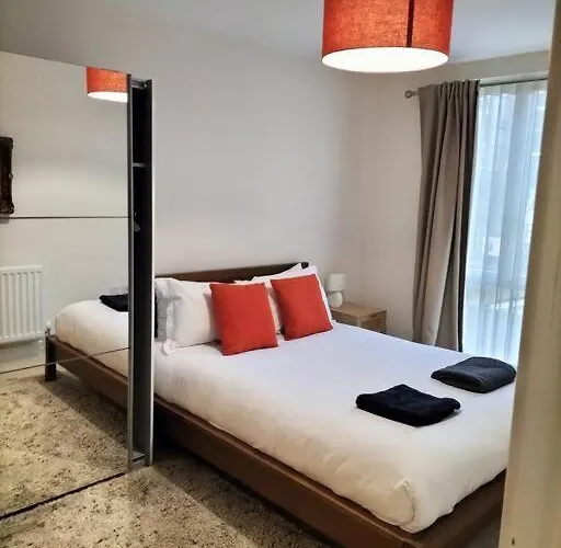 Spacious 2-Bedroom Apartment In Central Location, Modern Amenities, Walking Distance To Attractions