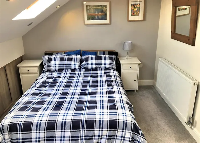Newly Refurb Period 1-Bed Apartment With Roof Terrace, 47 Sqm-500 Sqft, In Putney Near River Thames