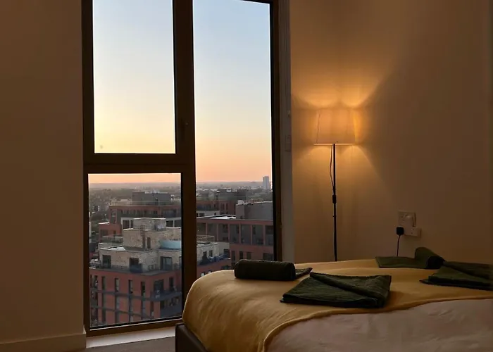 Cozy Room With Private Bathroom In Luxurious Flat