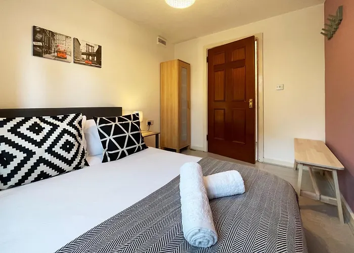 Rebecca Place At Whitechapel - 2 Double Beds, 1 Sofa Bed, Max 5 People