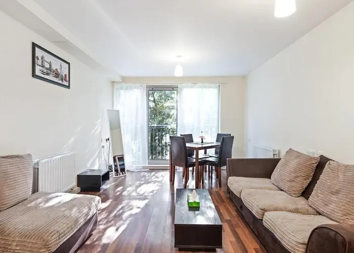 Bright & Immense 2 Bdr Flat Near Excel Center