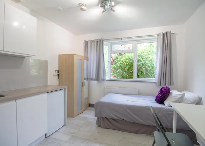 London Elegant New Studio