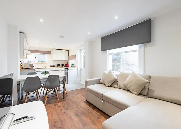 Bright, Spacious & Large Wimbledon Flat