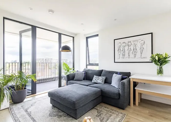 Modern 1 Bed L City Views L Work Space