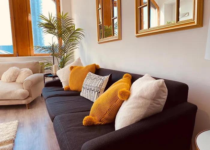Spacious 2 Bedroom City Pad In Old Street London