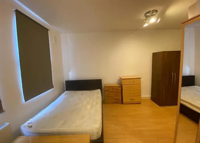 Golders Way Rooms