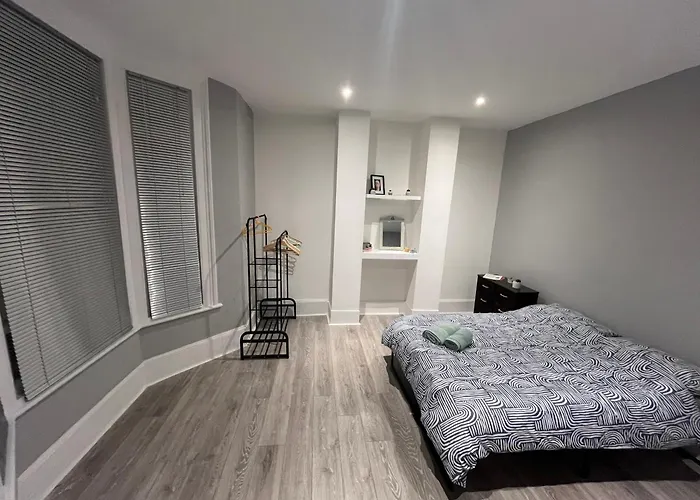 Cozy Two Bed In Brixton Next To Station