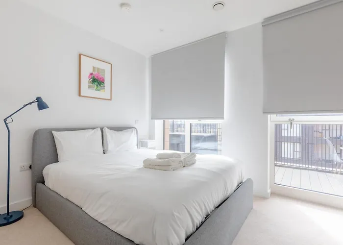Stylish 2Bd Oasis Wbalcony South East London!