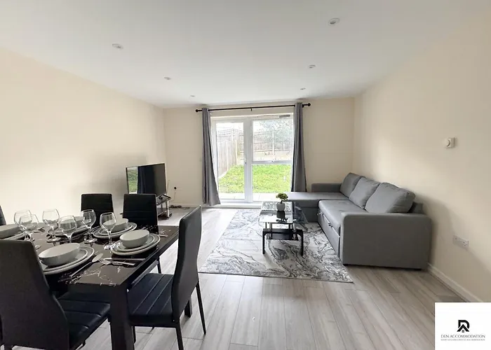 Newly Launched Two Bedroom House By Den Accommodation Short Lets & Serviced Accommodation With Garden