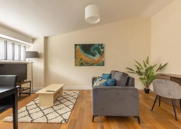 Modern 1 Bed Attic Apartment In Brixton