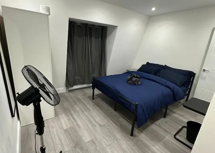 Small Studio Flat Central London Zone 1