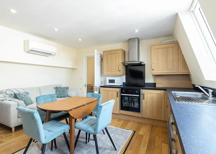 Family-Friendly 3-Bedroom Sojo Stay In London