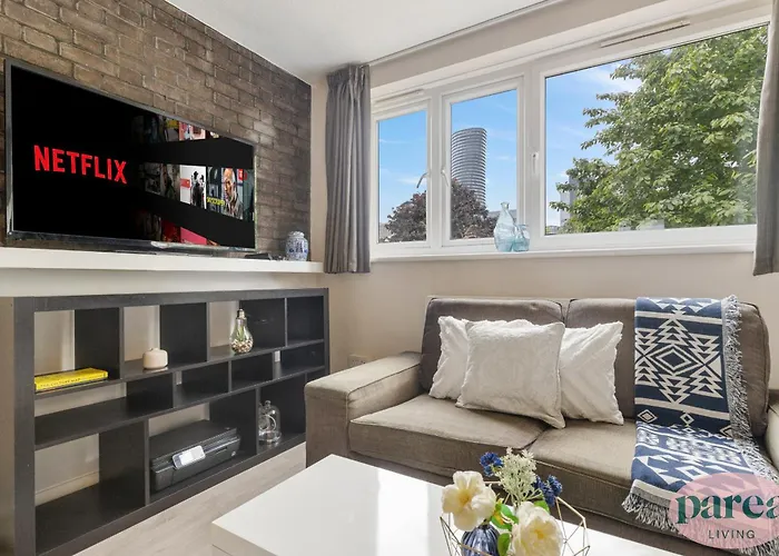 Parea Living - Cosy Flat With Skyline Views Beside Canary Wharf