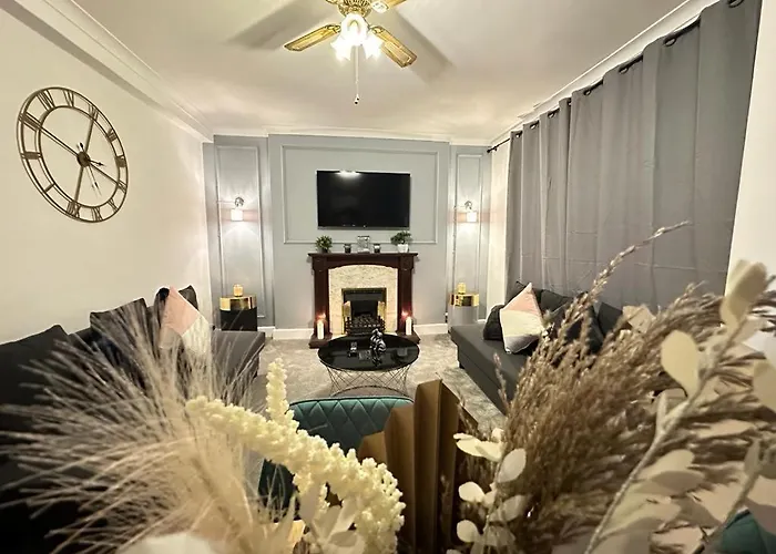 Central London Three Bedroom Apartment